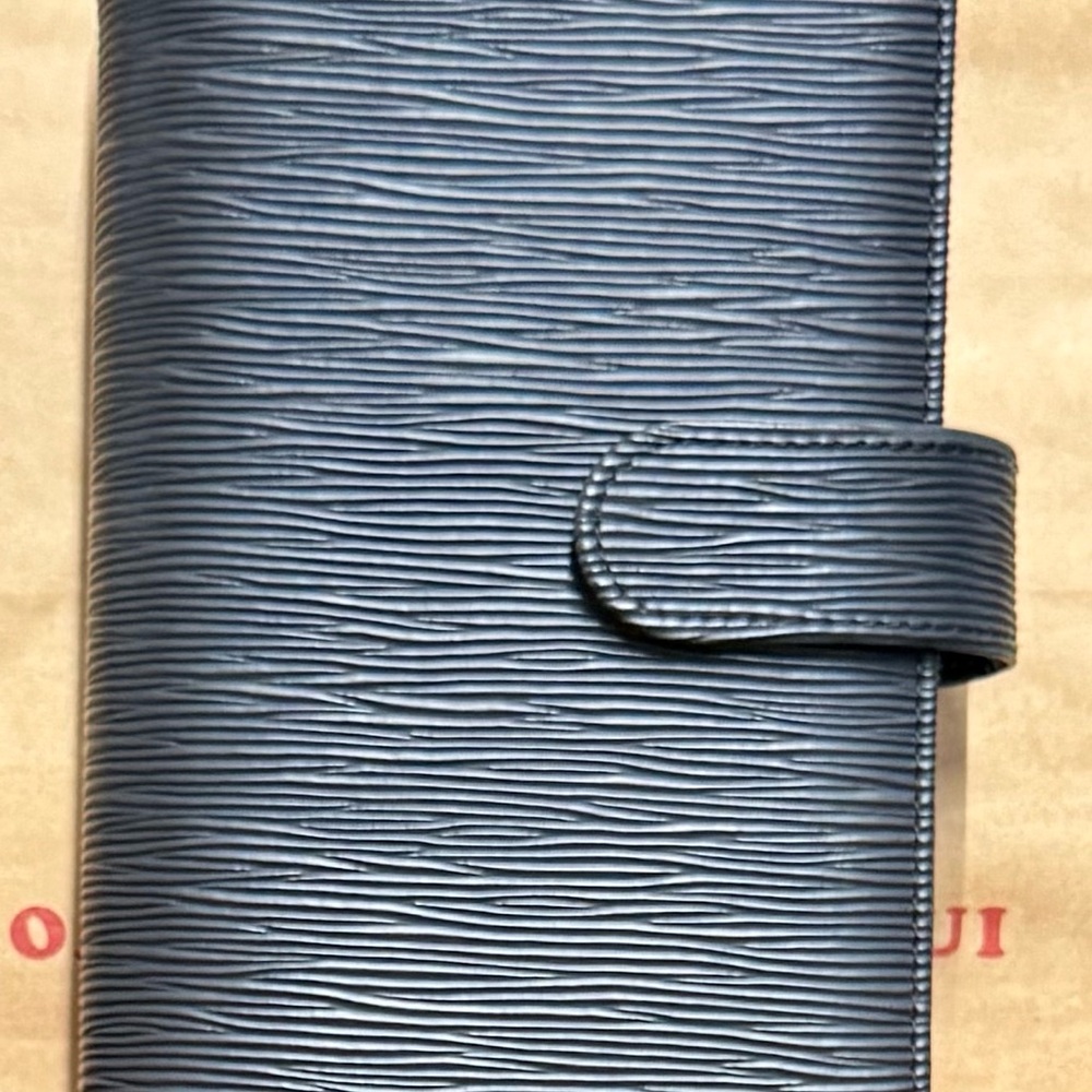 Black, textured A6 binder perfect for cash stuffing